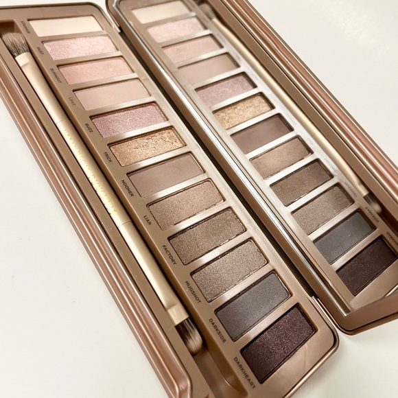 Urban Decay
Naked3 Eyeshadow Palette (12 x 1.41 g) - Picture 3 of 9